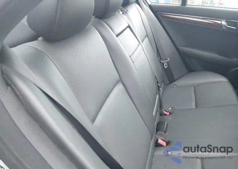 2009 Mercedes-Benz C 300 Luxury 4Matic/Sport 4Matic z USA, uszkodzony, nr VIN WDDGF81X19R084822